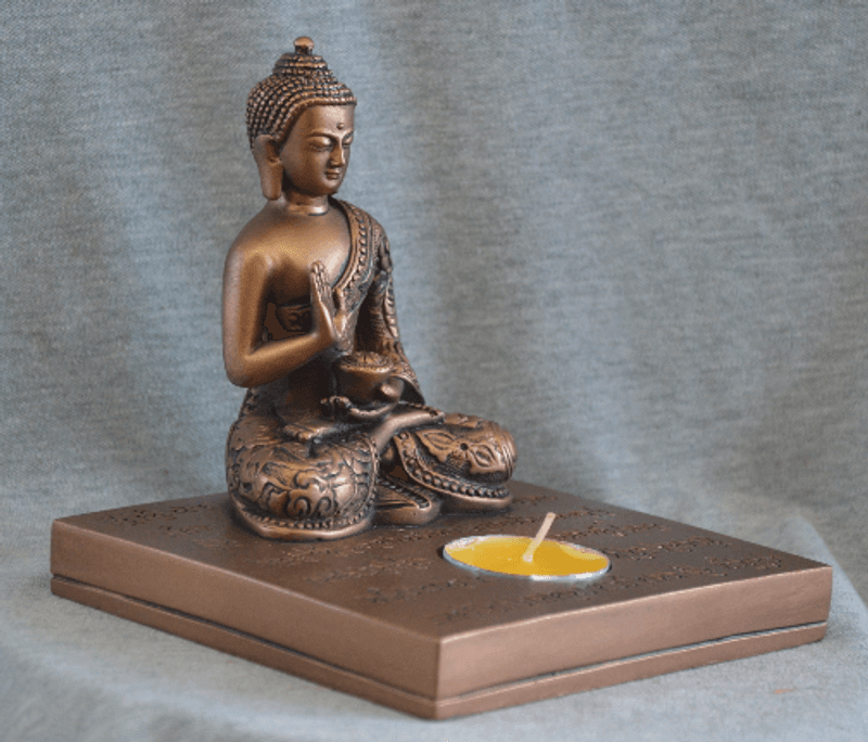 Buddha med lys