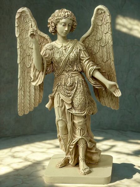 Hovedbilde Erkeengelen Raphael Statue