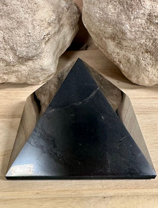 Hovedbilde Shungitt Pyramide 10cm
